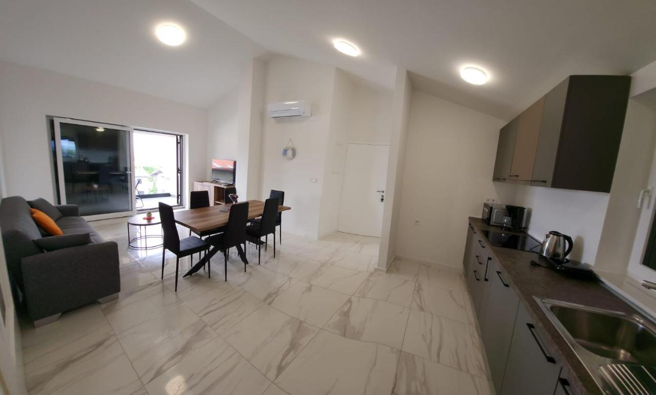 Apartmani M&L I M&J Malinska Eksteriør bilde